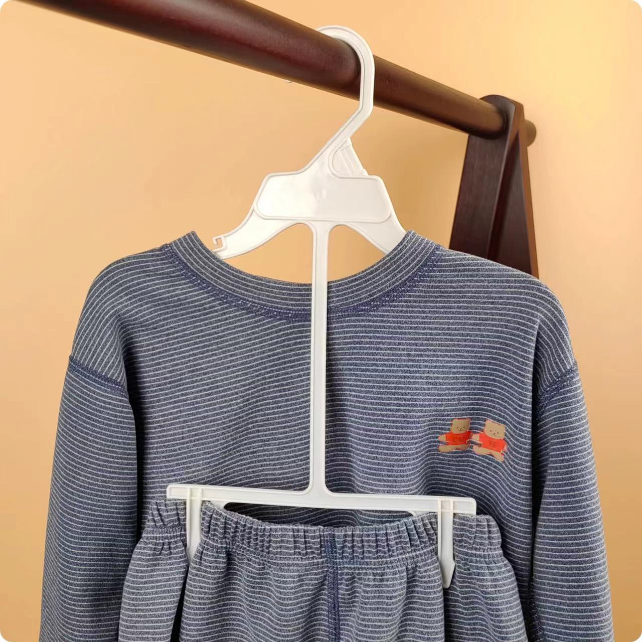 Baby Clothing Display Stand - 10 قطع من شماعات الملابس البلاستيكية