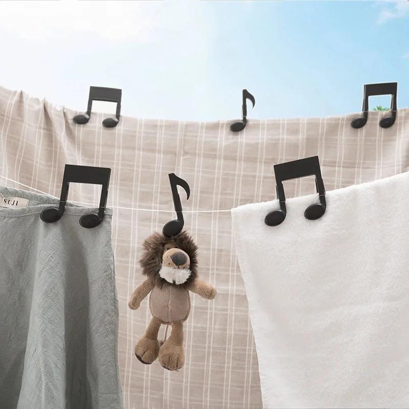 مشبكان للملابس على شكل نوتة مو - مراجعة Baby Clothing Drying Rack وسعره