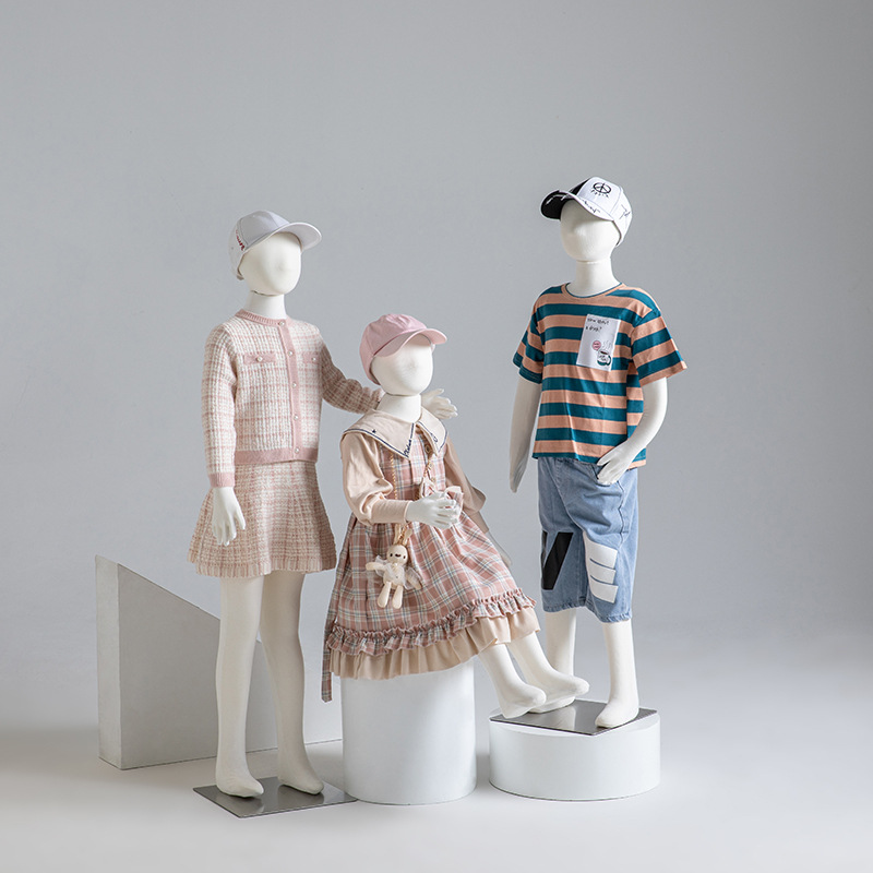 للجنسين يجلس الأطفال المعرضة ل - مراجعة Baby Clothing Display Stand وسعره